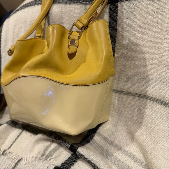 TOD’S Calfskin & Patent Leather Bucket Tote - Picture 3 of 12